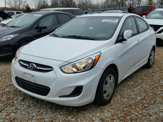 KMHCT4AE7GU061804 - 2016 HYUNDAI ACCENT SE WHITE photo 2