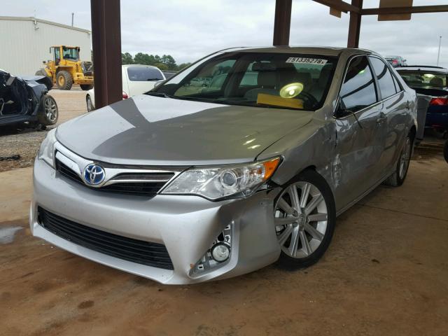 4T1BD1FK7CU045103 - 2012 TOYOTA CAMRY HYBR SILVER photo 2