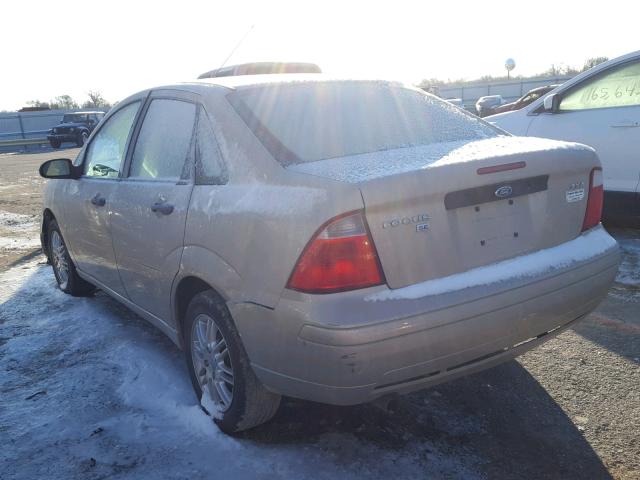 1FAHP34N06W210373 - 2006 FORD FOCUS ZX4 TAN photo 3