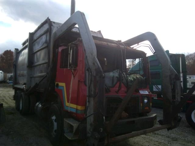 1M2AV02C4AM004961 - 2010 MACK 600 MRU600 RED photo 1