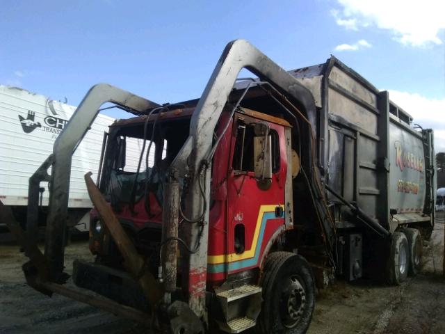 1M2AV02C4AM004961 - 2010 MACK 600 MRU600 RED photo 2