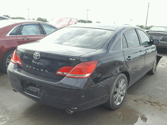 4T1BK36BX5U006381 - 2005 TOYOTA AVALON XL BLACK photo 4