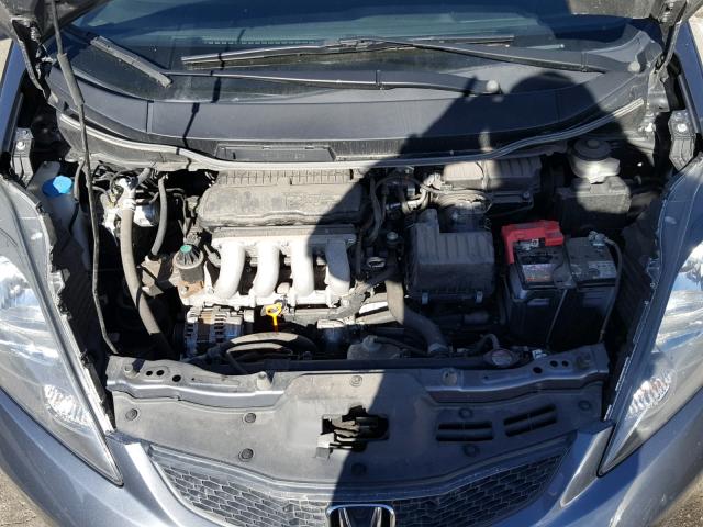 JHMGE8H32DC029919 - 2013 HONDA FIT GRAY photo 7