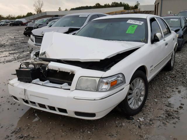 2MEHM75V79X609412 - 2009 MERCURY GRAND MARQ WHITE photo 2