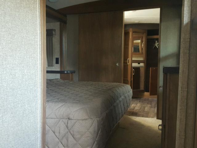 4YDF39121H4701119 - 2017 KEYSTONE MONTANA TAN photo 5