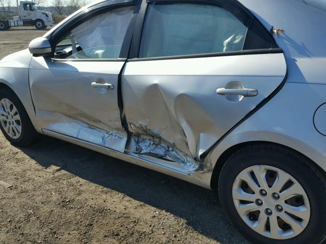 KNAFU4A22B5886721 - 2011 KIA FORTE EX SILVER photo 10