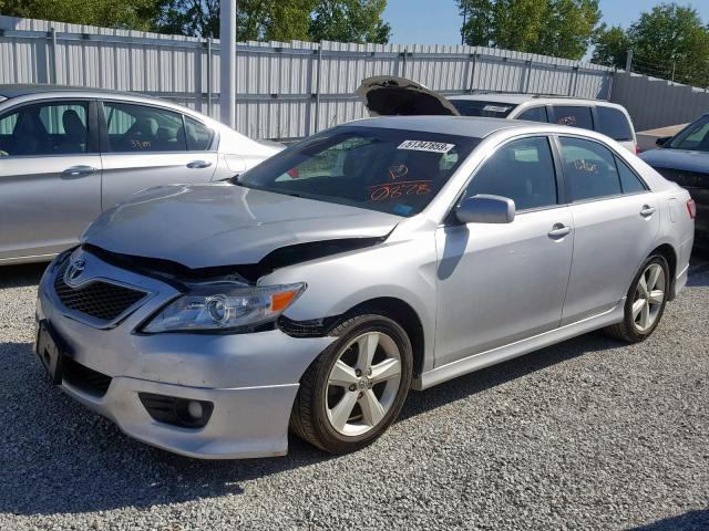 4T1BF3EK9AU070878 - 2010 TOYOTA CAMRY BASE SILVER photo 2