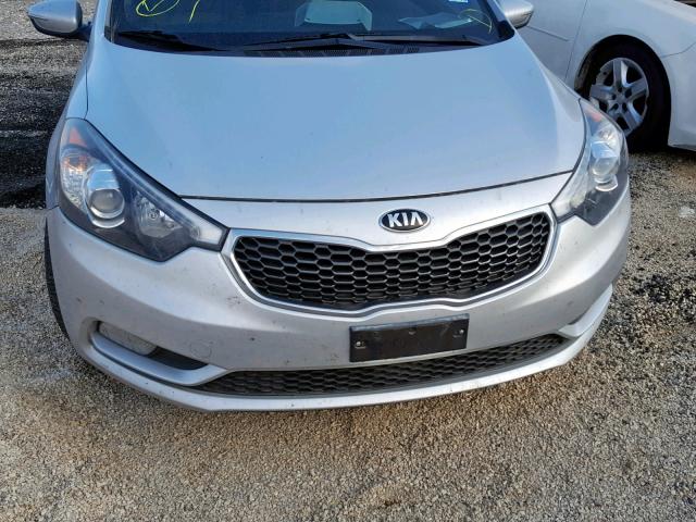 KNAFX5A88F5336625 - 2015 KIA FORTE EX SILVER photo 9