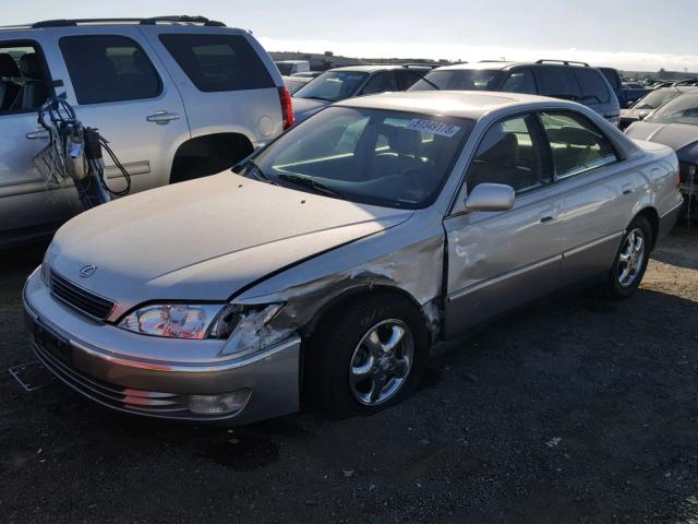 JT8BF22G8V0033279 - 1997 LEXUS ES 300 SILVER photo 2