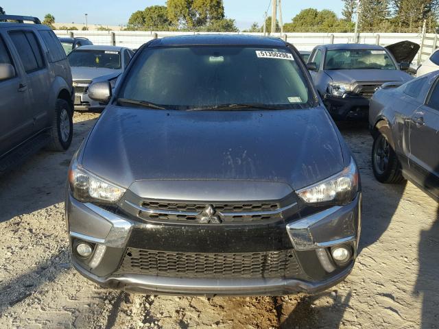 JA4AP3AW2JU012871 - 2018 MITSUBISHI OUTLANDER GRAY photo 9