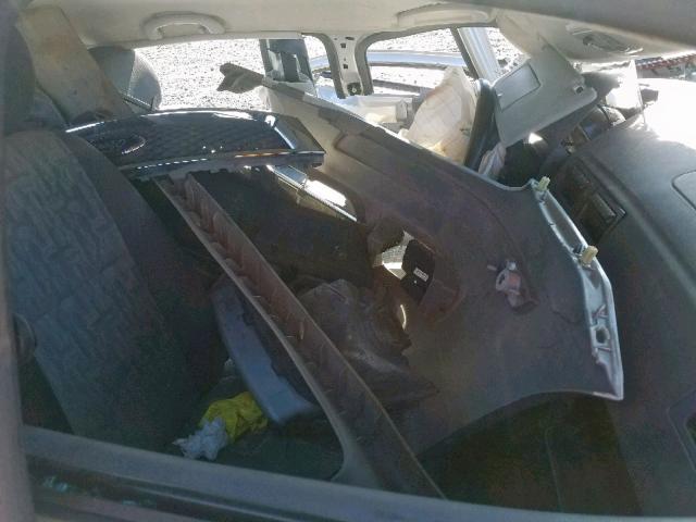 1FAFP34N35W264420 - 2005 FORD FOCUS ZX4 SILVER photo 5