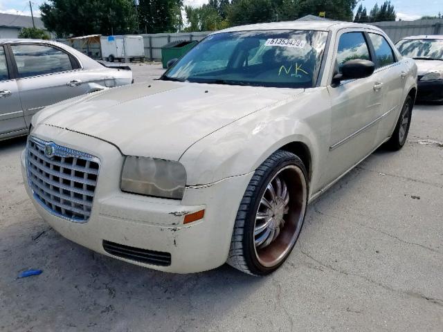 2C3KA43D79H547422 - 2009 CHRYSLER 300 LX WHITE photo 2