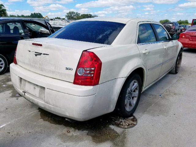 2C3KA43D79H547422 - 2009 CHRYSLER 300 LX WHITE photo 4