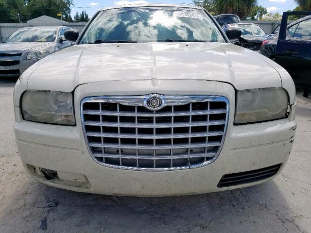 2C3KA43D79H547422 - 2009 CHRYSLER 300 LX WHITE photo 9