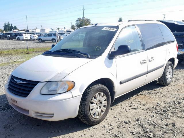 1C4GP45R65B388078 - 2005 CHRYSLER TOWN & COU WHITE photo 2