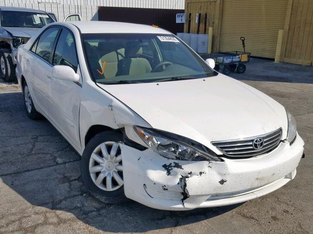 4T1BE32K95U586915 - 2005 TOYOTA CAMRY LE WHITE photo 1