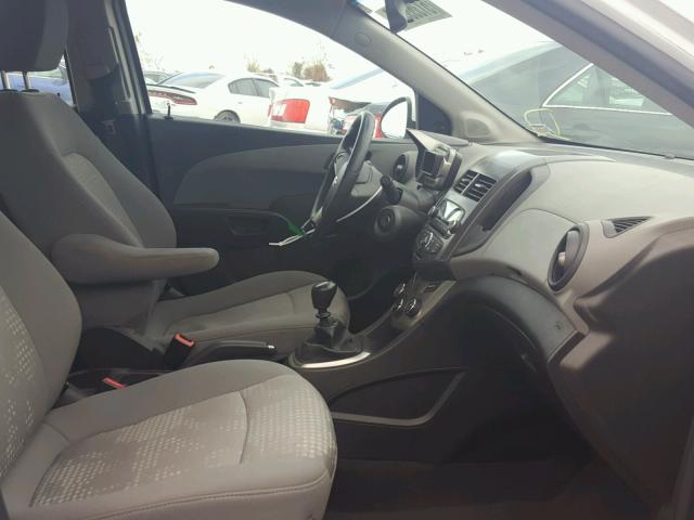 1G1JB6SH2C4133935 - 2012 CHEVROLET SONIC LS 白色 照片 5