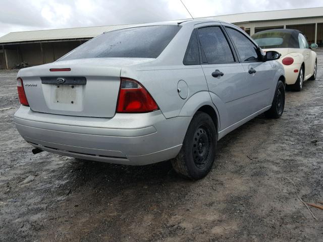 1FAFP34N37W170895 - 2007 FORD FOCUS ZX4 GRAY photo 4