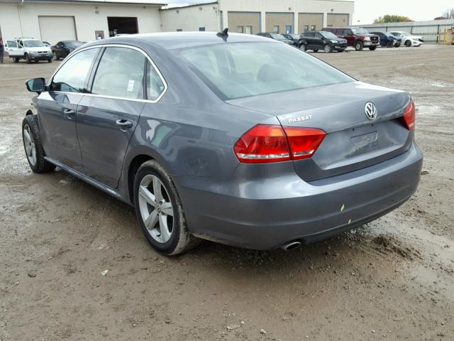 1VWBH7A32DC111833 - 2013 VOLKSWAGEN PASSAT SE GRAY photo 3