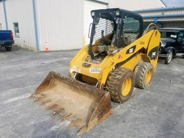 CAT0246CLJAY03218 - 2009 CATERPILLAR 246C YELLOW photo 2