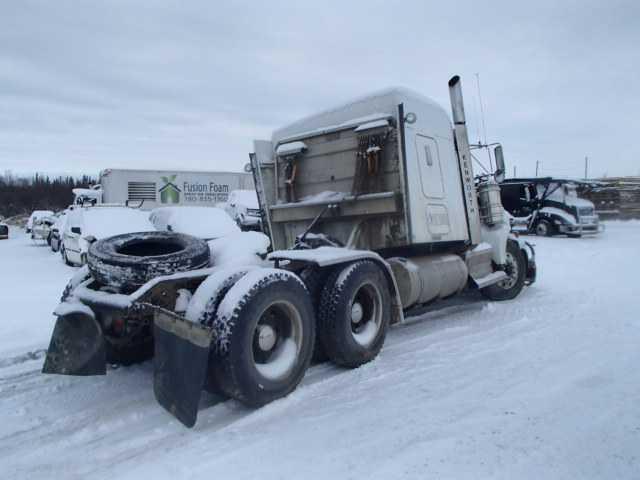 1XKDDB0X68R934271 - 2008 KENWORTH CONSTRUCTI WHITE photo 4