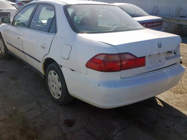 1HGCG5644YA126935 - 2000 HONDA ACCORD LX WHITE photo 3