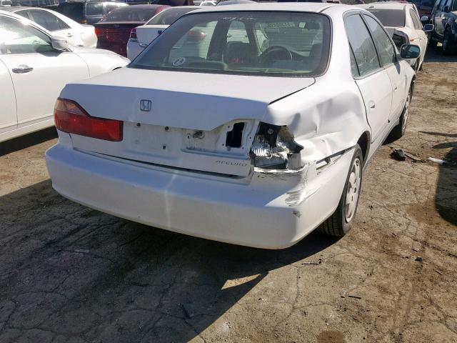 1HGCG5644YA126935 - 2000 HONDA ACCORD LX WHITE photo 4