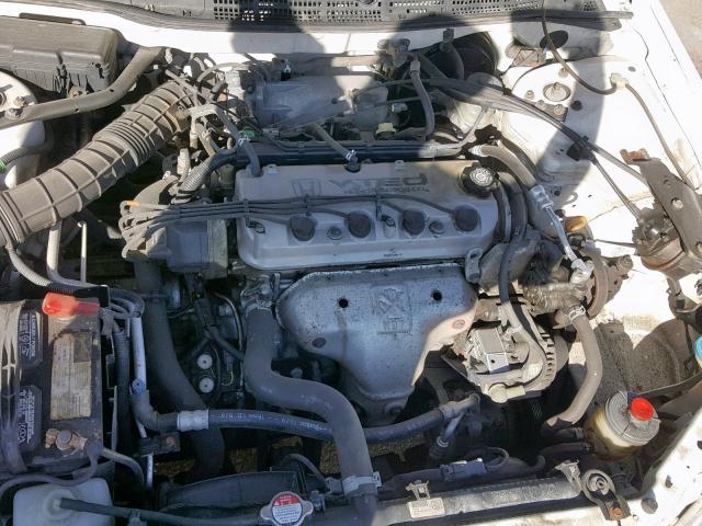 1HGCG5644YA126935 - 2000 HONDA ACCORD LX WHITE photo 7