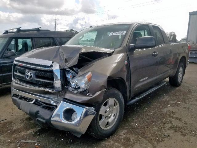 5TFUY5F1XCX212438 - 2012 TOYOTA TUNDRA DOU BROWN photo 2