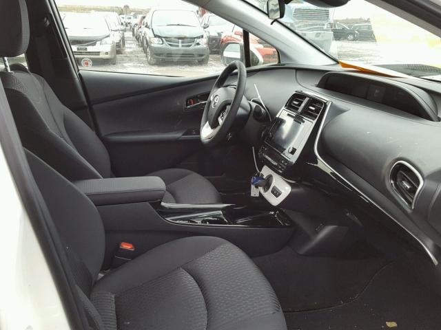 JTDKARFP9J3077903 - 2018 TOYOTA PRIUS PRIM 白色 照片 5