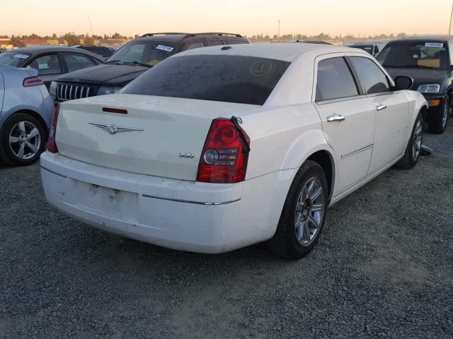 2C3CA5CV1AH167953 - 2010 CHRYSLER 300 TOURIN WHITE photo 4