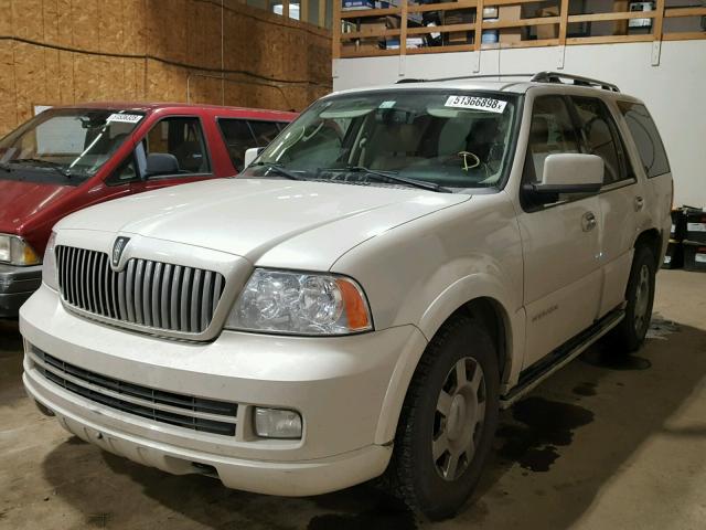 5LMFU285X6LJ20561 - 2006 LINCOLN NAVIGATOR 白色 照片 2