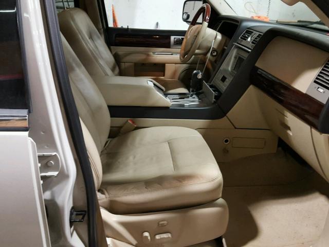5LMFU285X6LJ20561 - 2006 LINCOLN NAVIGATOR 白色 照片 5