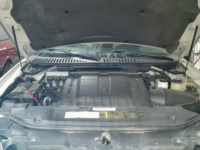 5LMFU285X6LJ20561 - 2006 LINCOLN NAVIGATOR 白色 照片 7