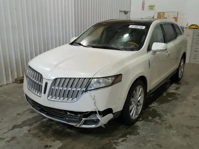 2LMHJ5AT9ABJ18439 - 2010 LINCOLN MKT WHITE photo 2