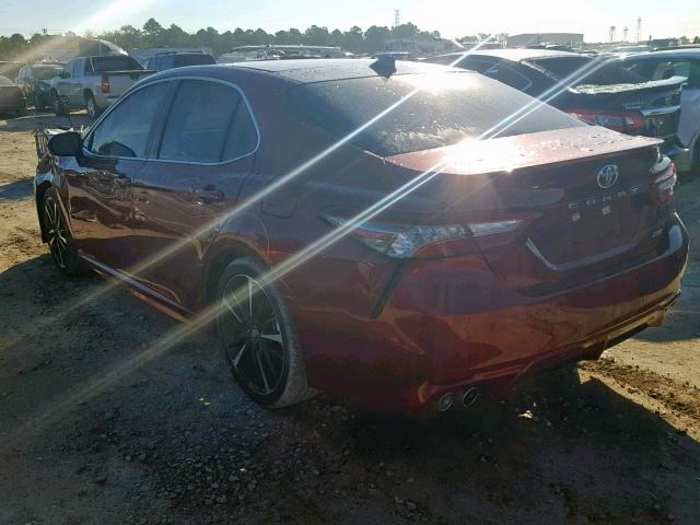 4T1BZ1HK0JU506475 - 2018 TOYOTA CAMRY XSE RED photo 3