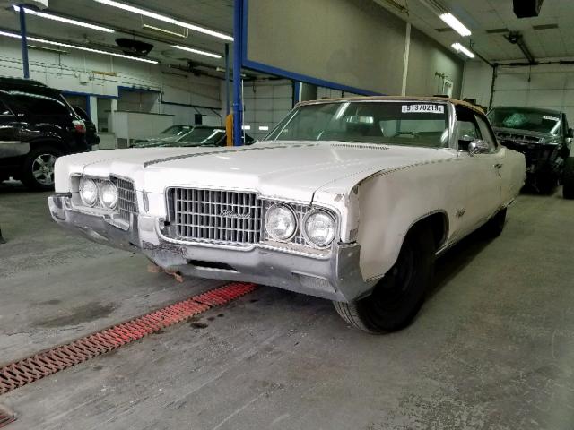 384679M382834 - 1969 OLDSMOBILE NINETY-EIG WHITE photo 2