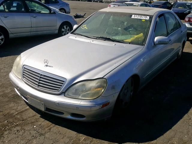 WDBNG75J2YA067070 - 2000 MERCEDES-BENZ S 500 SILVER photo 2