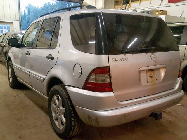 4JGAB72E0YA197754 - 2000 MERCEDES-BENZ ML 430 SILVER photo 3