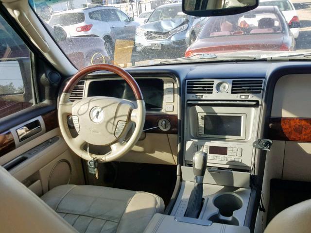 5LMFU28R93LJ48835 - 2003 LINCOLN NAVIGATOR BROWN photo 9