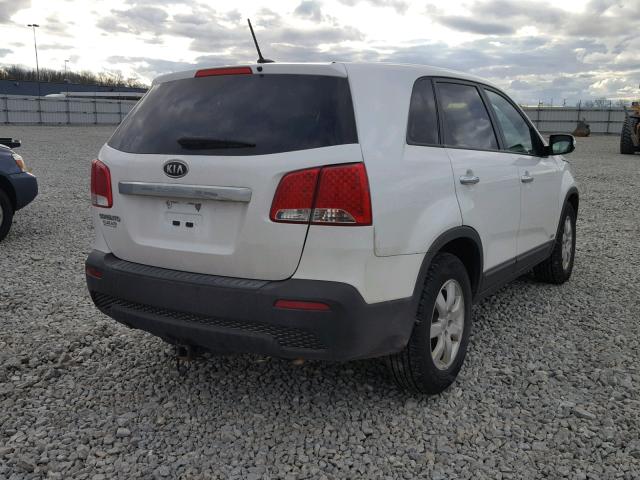 5XYKTCA6XDG346027 - 2013 KIA SORENTO LX WHITE photo 4