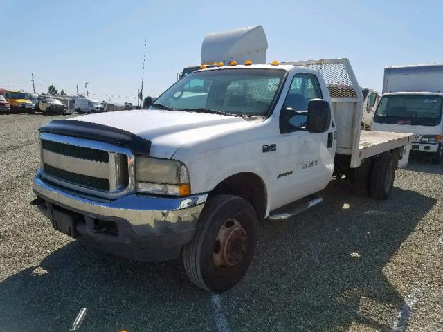 1FDAF56F52EC28556 - 2002 FORD F550 SUPER WHITE photo 2