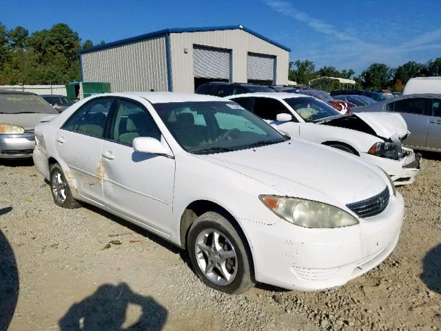 4T1BE32K05U607778 - 2005 TOYOTA CAMRY LE WHITE photo 1