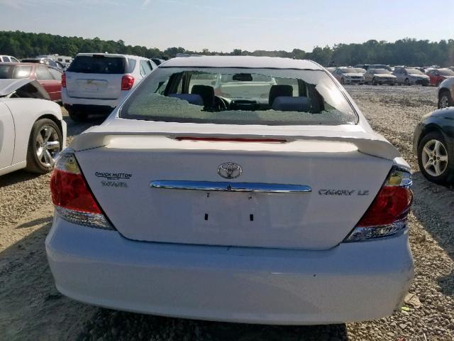 4T1BE32K05U607778 - 2005 TOYOTA CAMRY LE WHITE photo 9