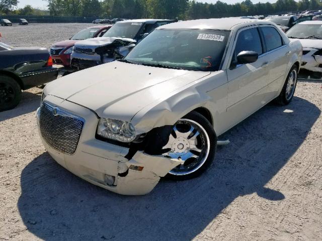 2C3AA43RX5H563146 - 2005 CHRYSLER 300 CREAM photo 2