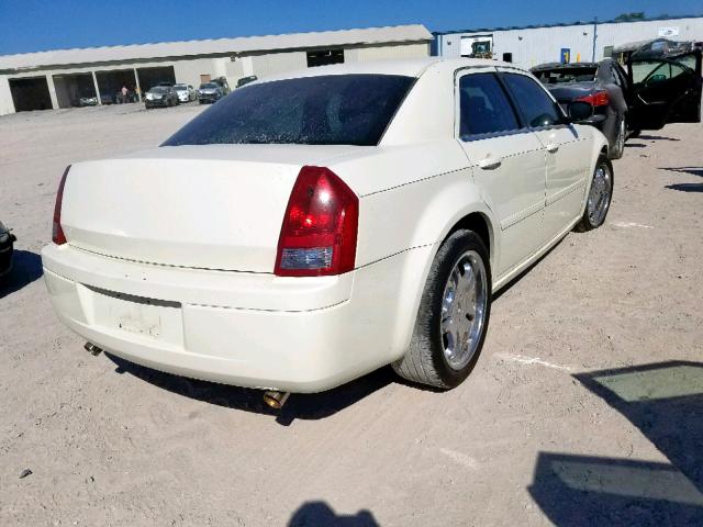 2C3AA43RX5H563146 - 2005 CHRYSLER 300 CREAM photo 4