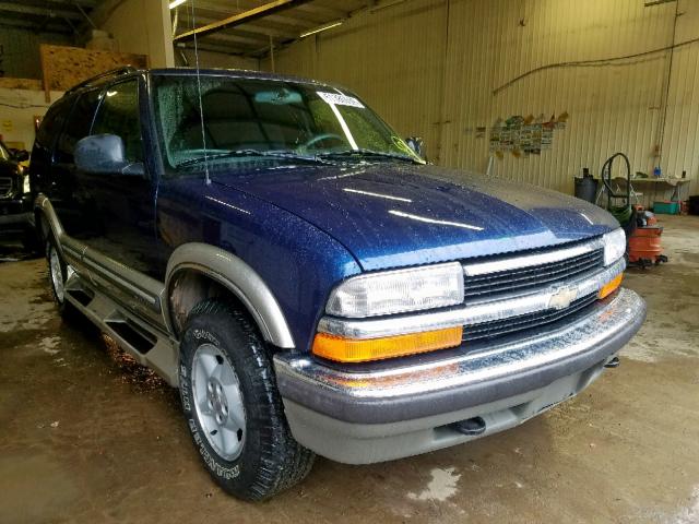 1GNDT13W8W2263064 - 1998 CHEVROLET BLAZER BLUE photo 1