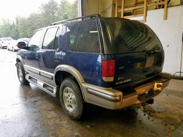 1GNDT13W8W2263064 - 1998 CHEVROLET BLAZER BLUE photo 3