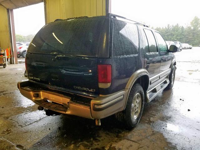 1GNDT13W8W2263064 - 1998 CHEVROLET BLAZER BLUE photo 4