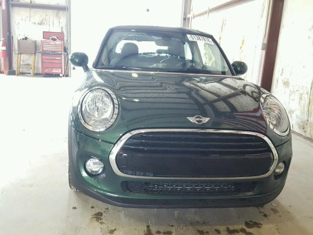 WMWXP5C52J3C65310 - 2018 MINI COOPER GREEN photo 9